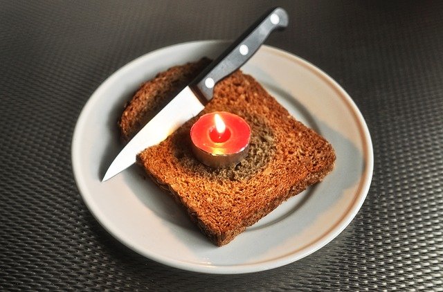 svíčka na chlebu.jpg